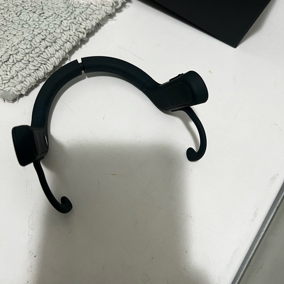 Cove Wearable device to Improve sleep and reduce stress. - Picture 5 of 9